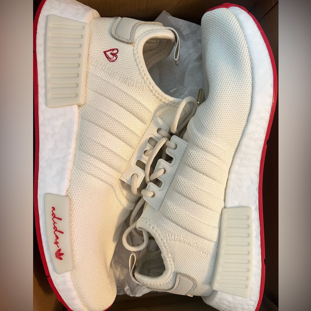 Adidas NMDR1 limited edition Valentine’s Day women’s size 9 brand new in box!